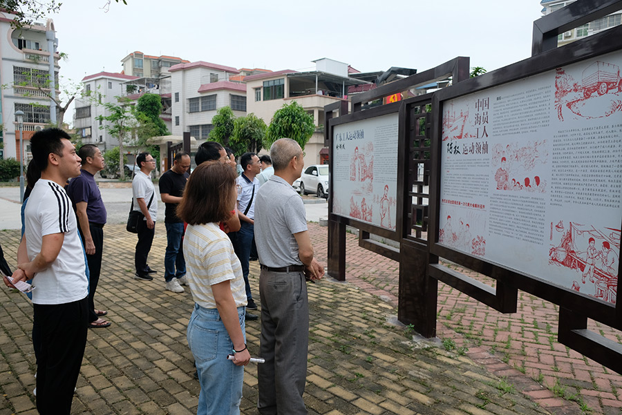 02-集團黨員幹部前往建星黨建文化廣場江海英賢楷模展示區，學習張瑞成、陳權等8位江海英雄人物的愛國事迹，傳承和發揚黨的革命精神。.jpg